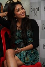 Jiah Khan at baggit new collection preview in Atria Mall, Mumbai on 26th Sept 2012 (11).JPG